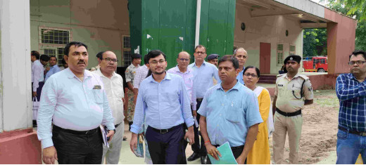 डीएम ने की शिक्षक अभ्यर्थियों की काउंसलिंग की प्रक्रिया की जांच 
